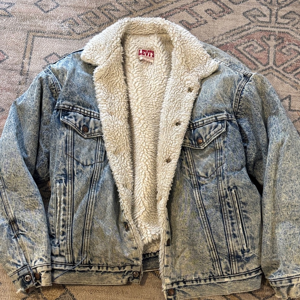 Vintage Levi's Light Blue Denim Jacket with Sherpa Lining
